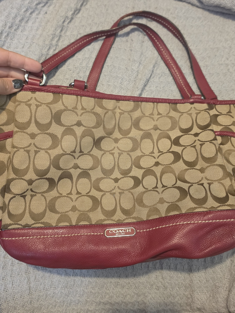Coach Park Signature Carrie Tote Beige With Burgundy Trim - Picture 2 of 12